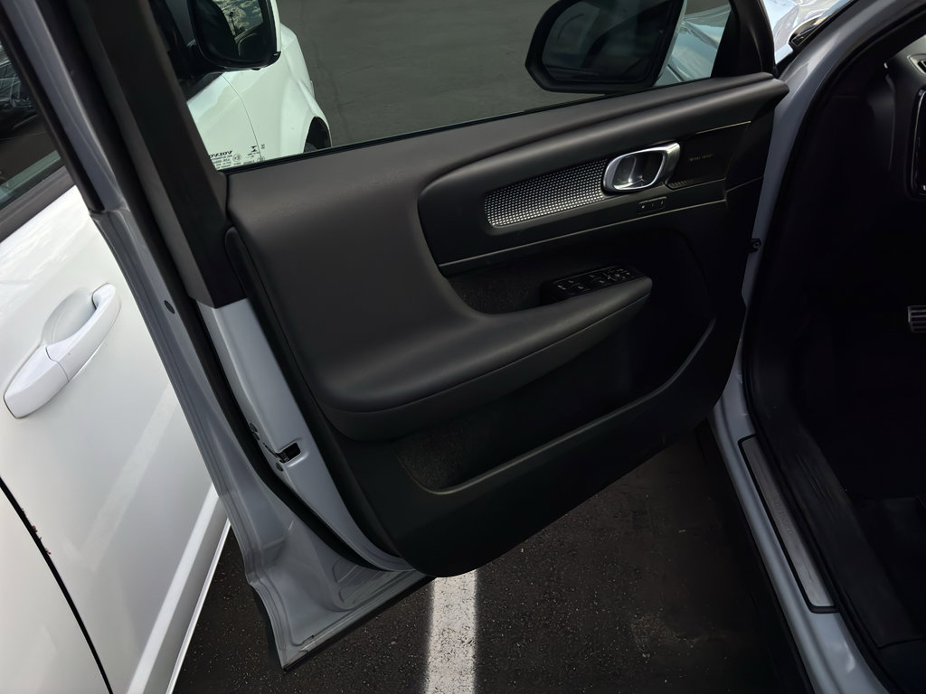 Used 2021 Volvo XC40 T5 R-Design w/ Advanced Package image 7