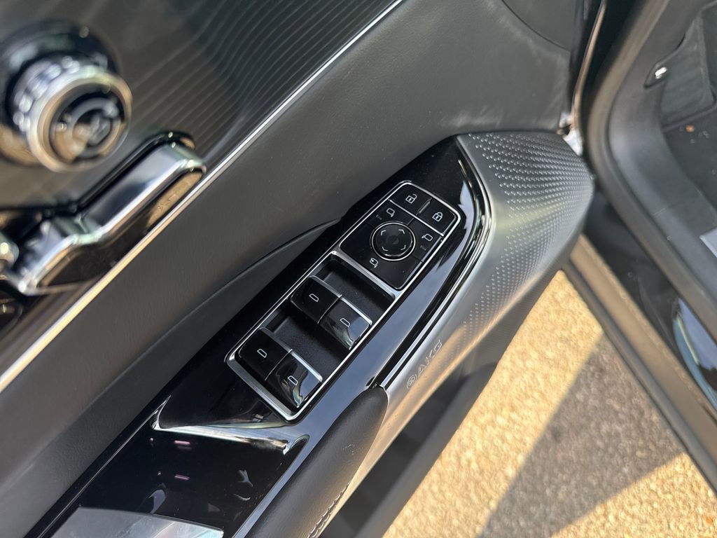 New 2025 Cadillac Lyriq Luxury image 11