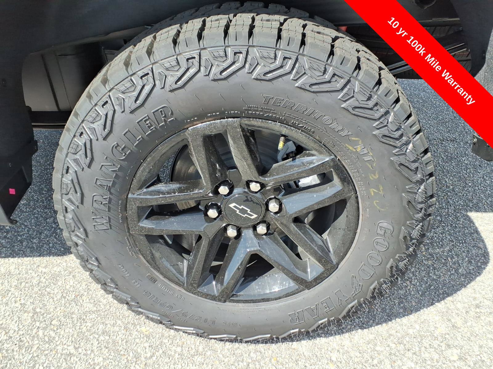 New 2026 Chevrolet Silverado 1500 Custom Trail Boss w/ Dark Appearance Package AWD/4WD image 14