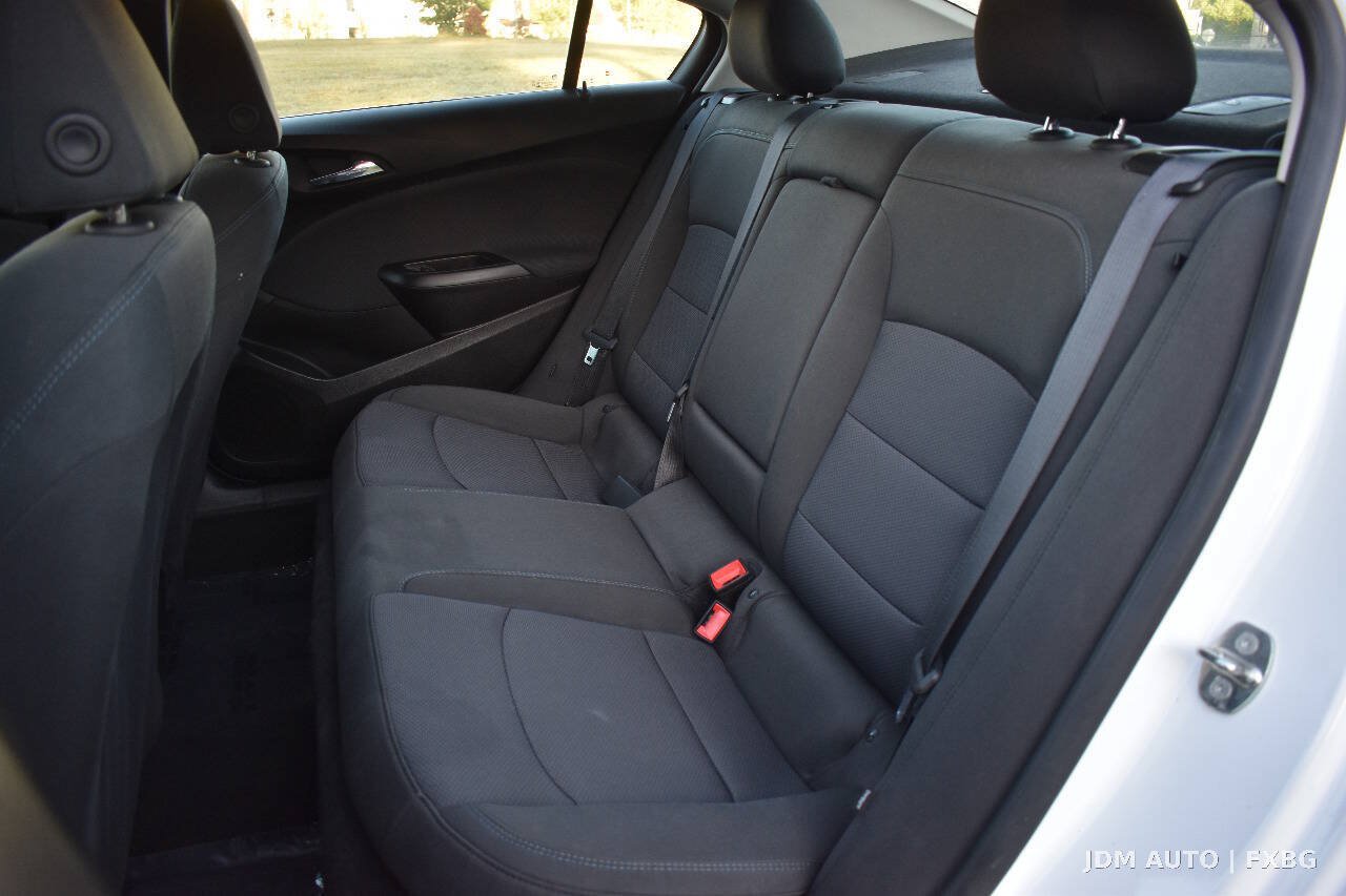 Used 2018 Chevrolet Cruze LT w/ LT Fleet Convenience Package FWD image 14