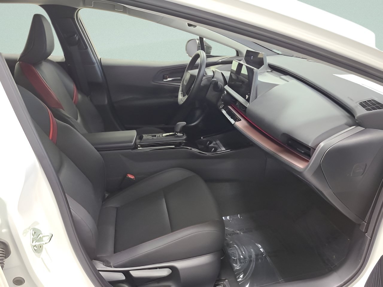 Used 2024 Toyota Prius Prime FWD image 9