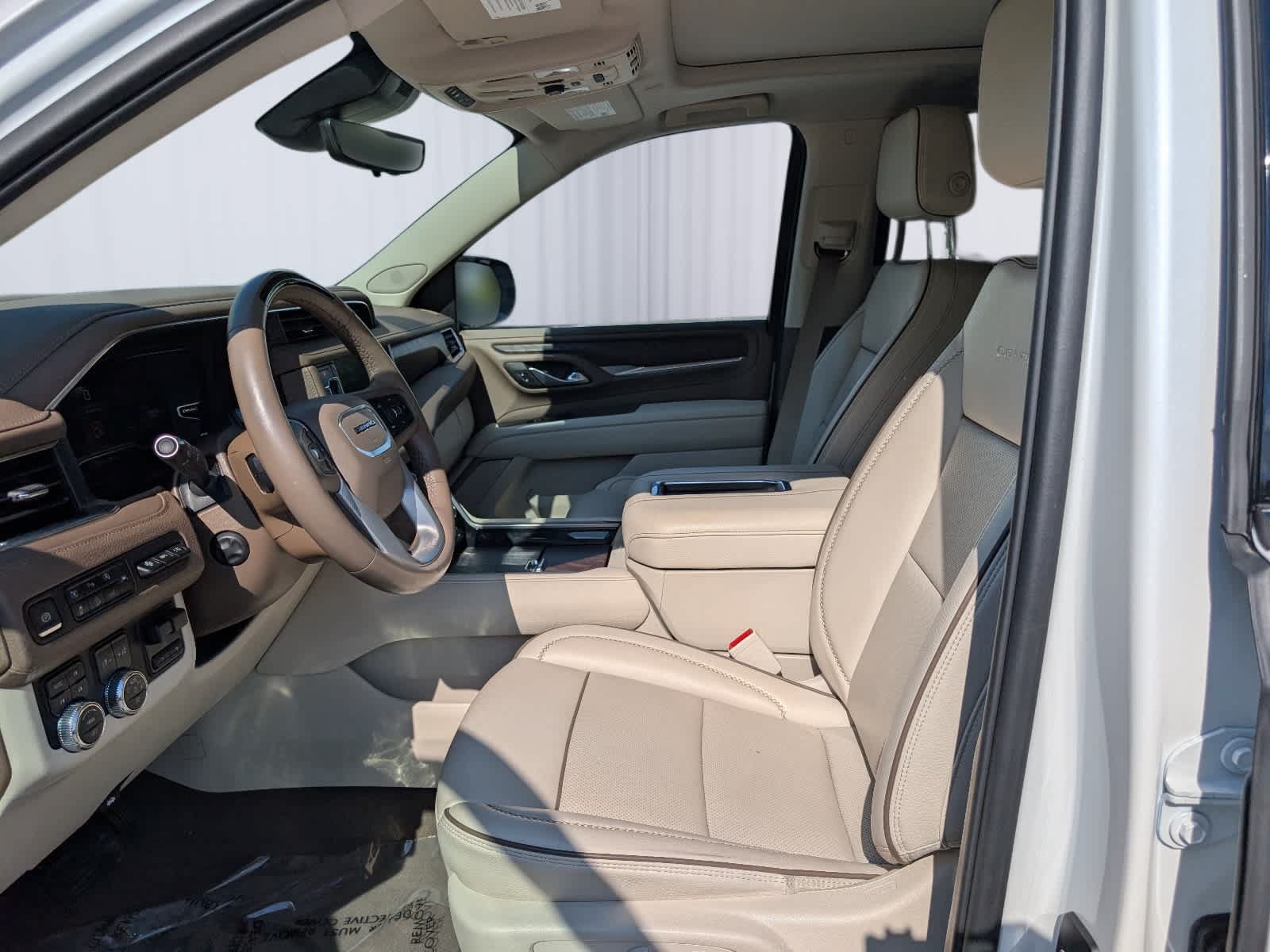 Certified 2024 GMC Yukon XL Denali w/ Advanced Technology Package AWD/4WD image 17