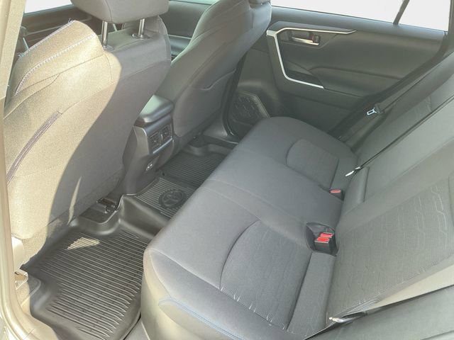 Used 2024 Toyota RAV4 SE image 15