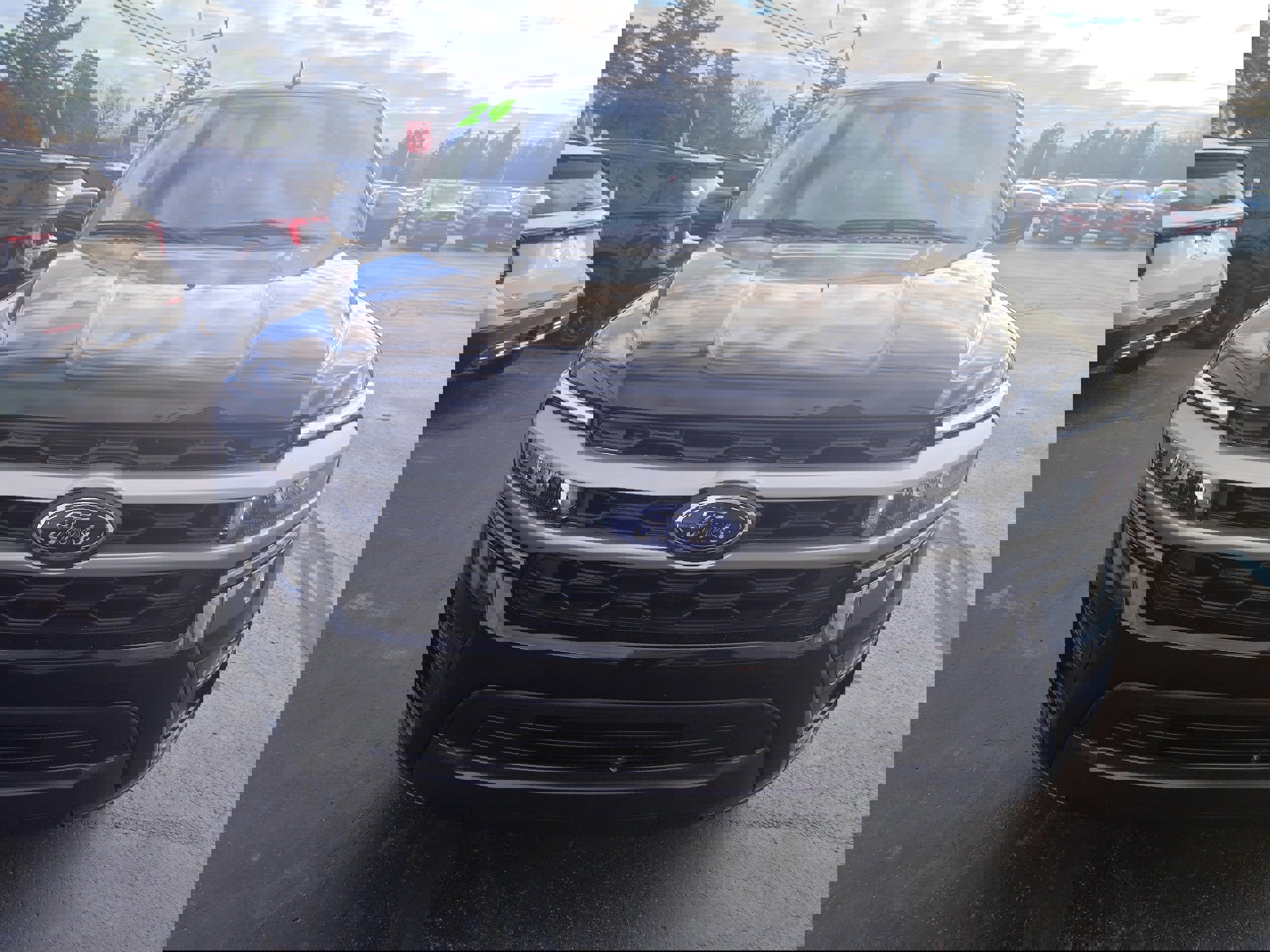 Used 2024 Ford Expedition Max XLT image 3