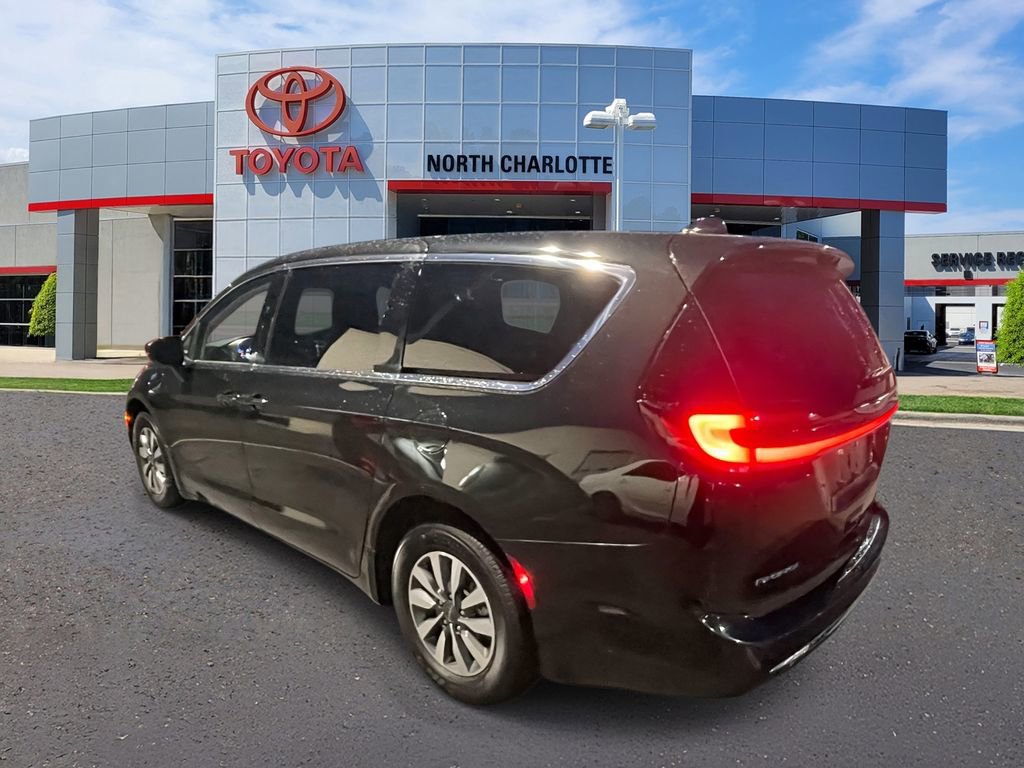 Used 2023 Chrysler Pacifica Touring-L image 7