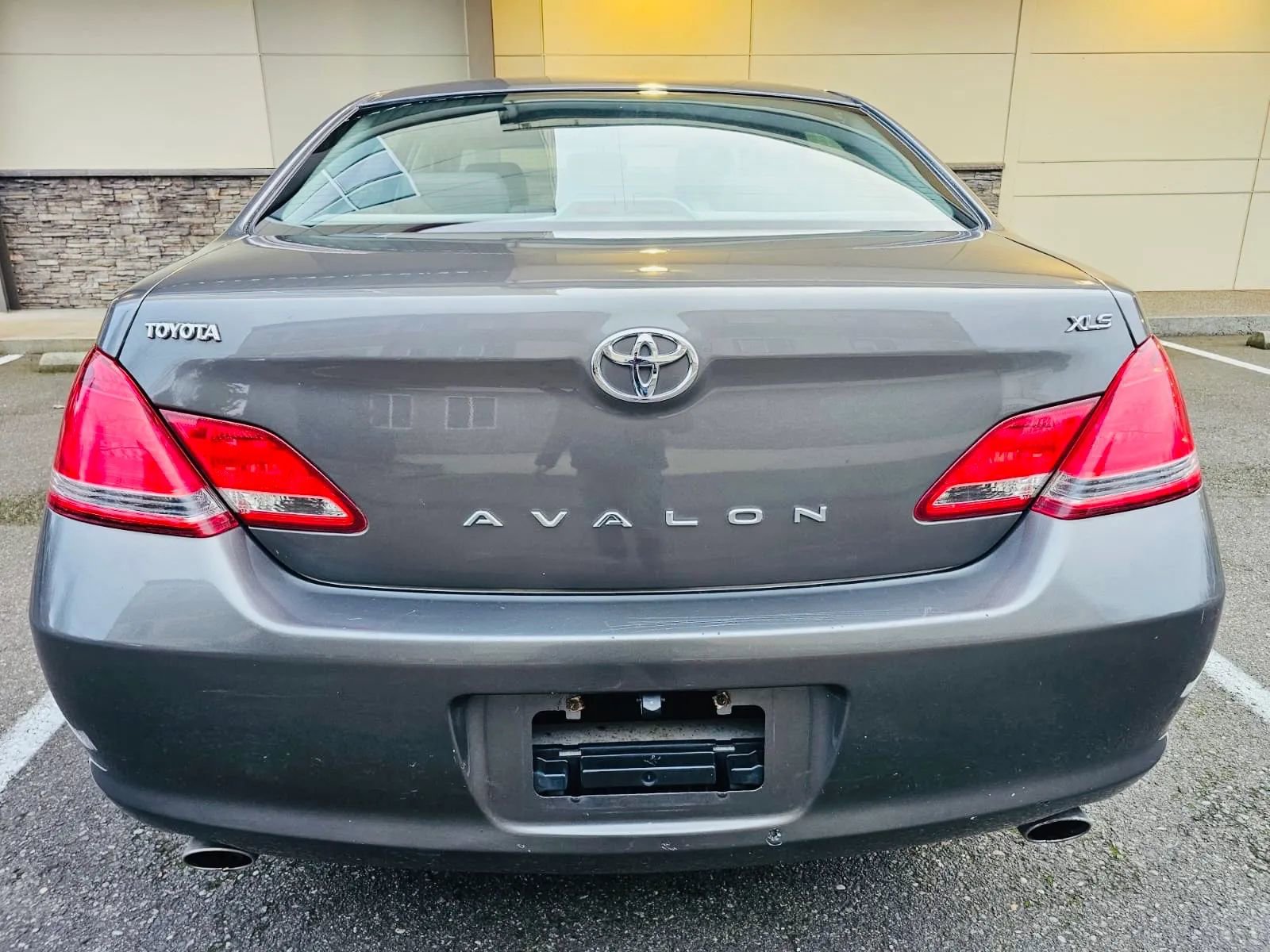 Used 2005 Toyota Avalon XLS FWD image 4