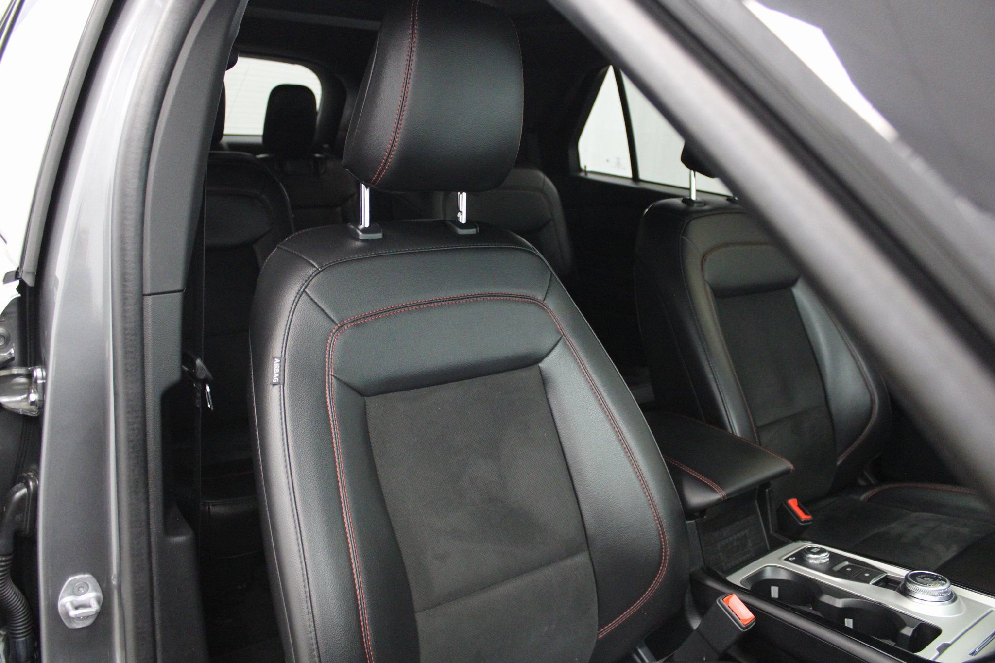 Used 2023 Ford Explorer ST-Line w/ Class IV Trailer Tow Package image 36