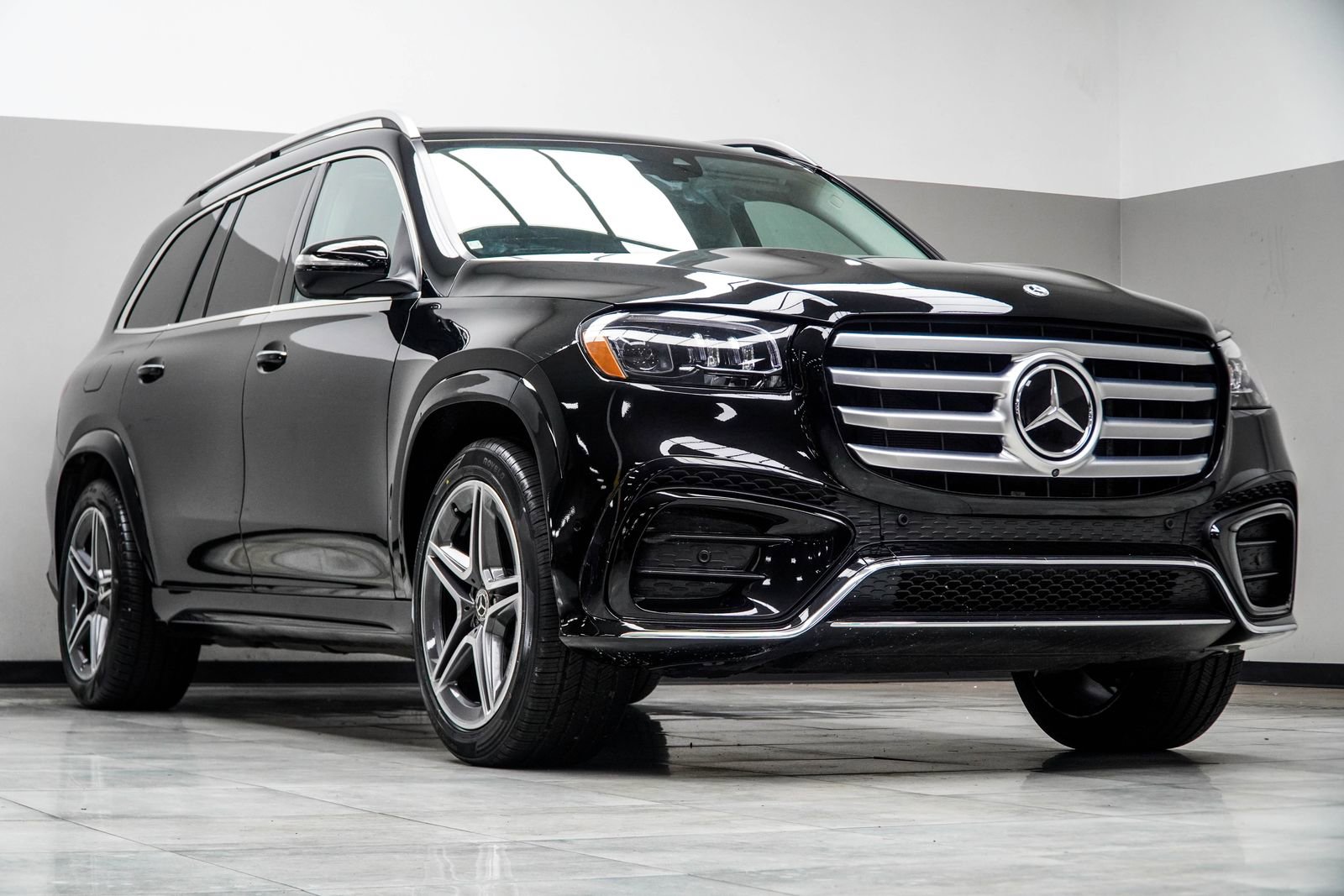 Used 2024 Mercedes-Benz GLS 450 4MATIC image 4