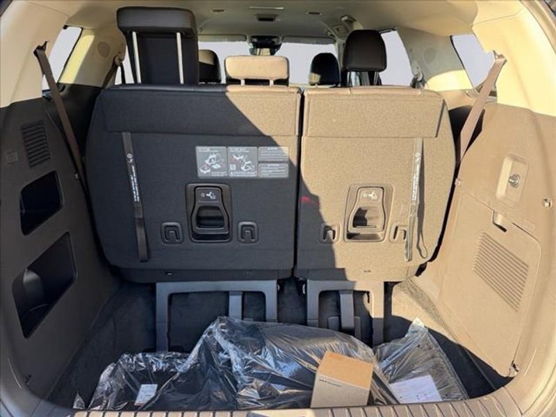 New 2026 Kia Carnival EX image 25