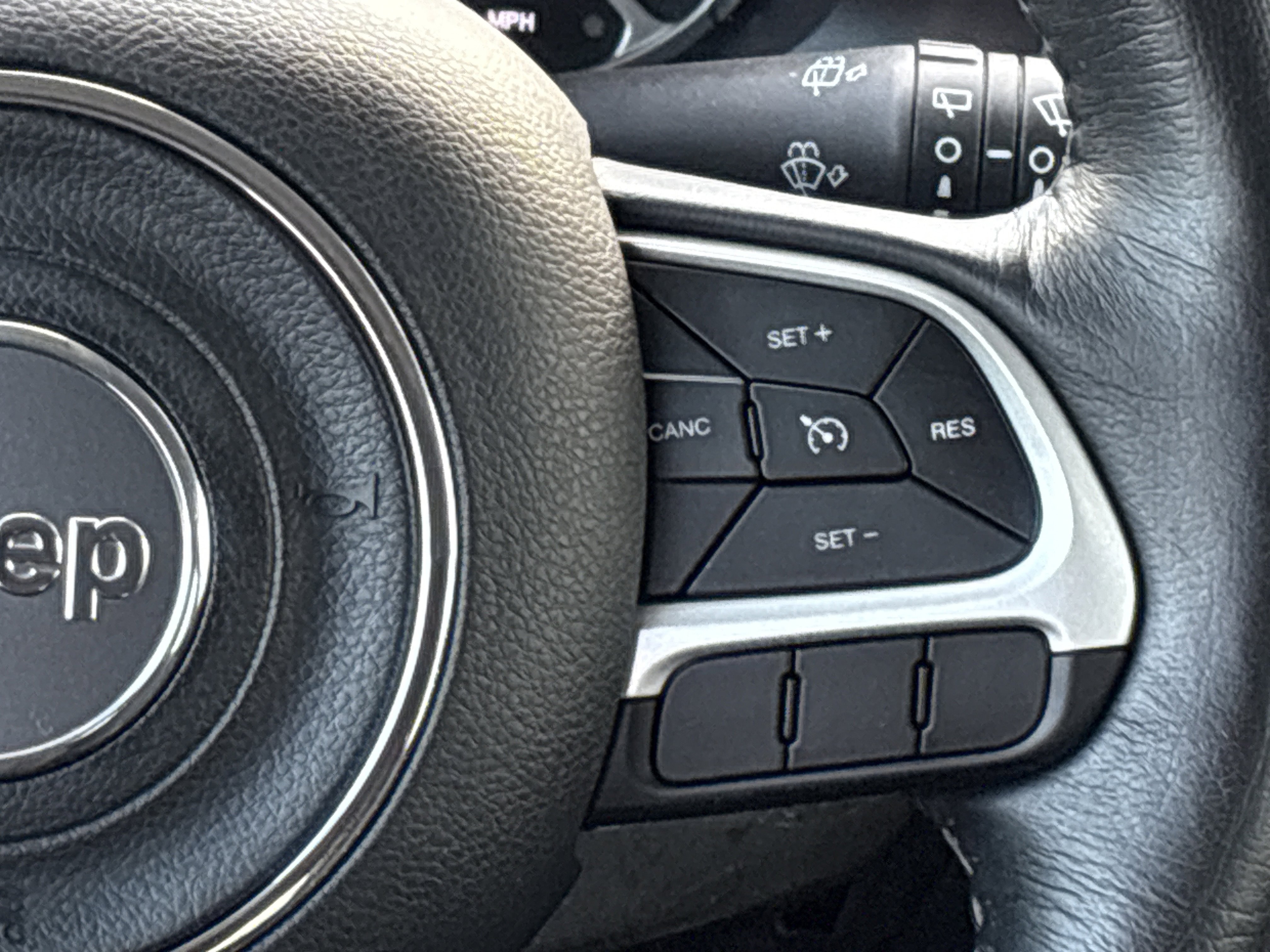 Certified 2023 Jeep Renegade Latitude w/ Premium Group image 22