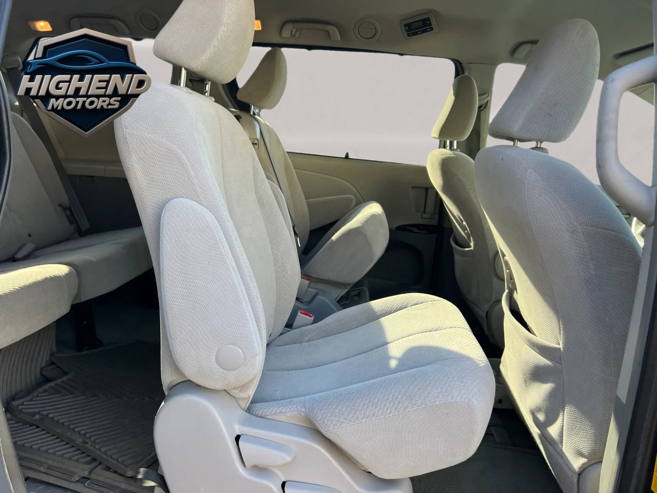 Used 2013 Toyota Sienna LE image 21