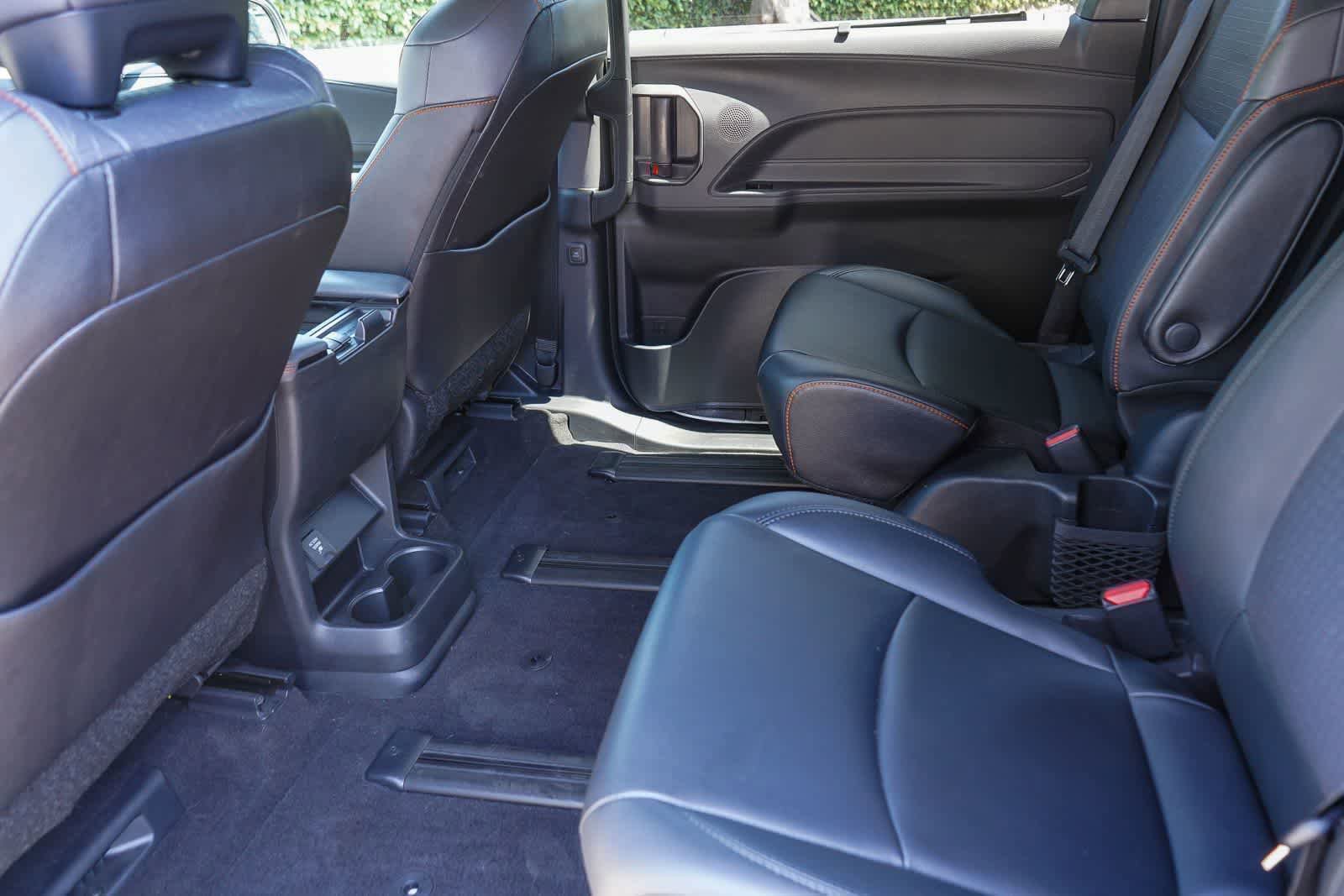 Used 2022 Toyota Sienna XSE w/ XSE Plus Package AWD/4WD image 18