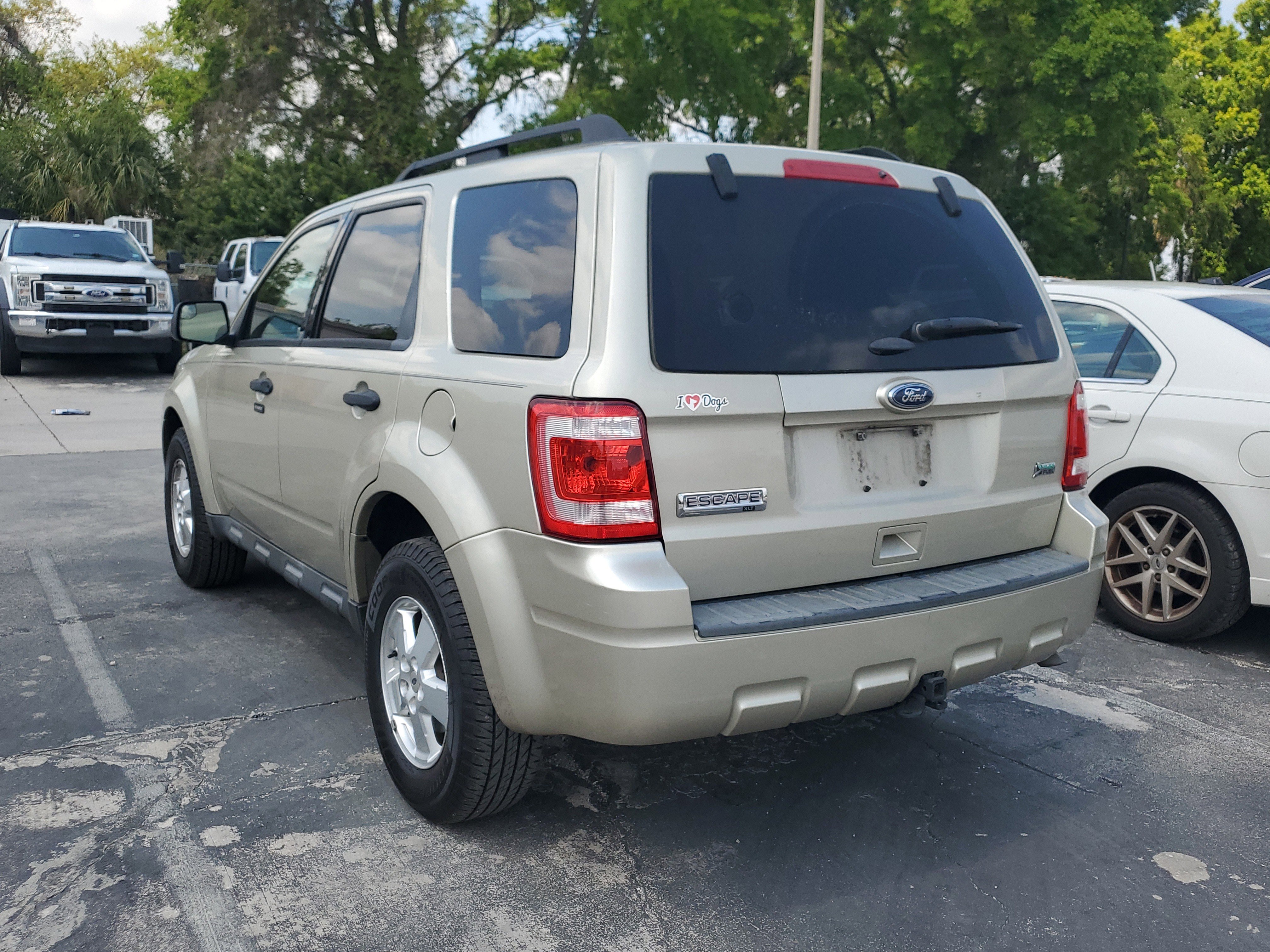 Used 2011 Ford Escape XLT w/ Class II Trailer Tow Pkg image 4
