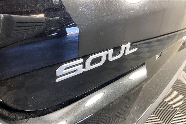 Used 2025 Kia Soul LX w/ LX Technology Package FWD image 17