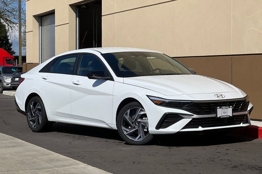 New 2025 Hyundai Elantra SEL image 2