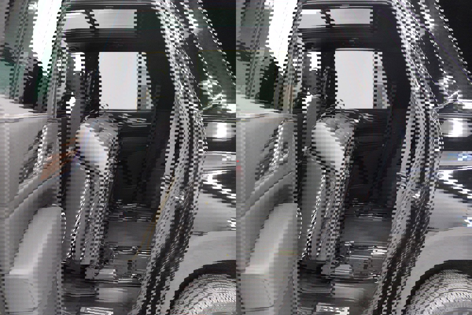 Used 2023 Cadillac Escalade Premium Luxury w/ Performance Package image 54