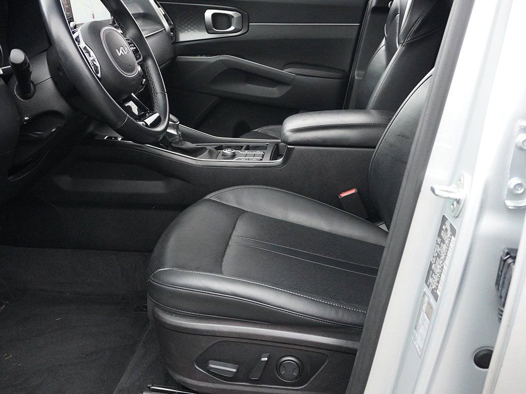 Used 2022 Kia Sorento S image 25