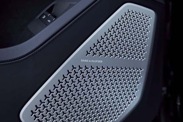 Used 2025 Lamborghini Urus SE image 35