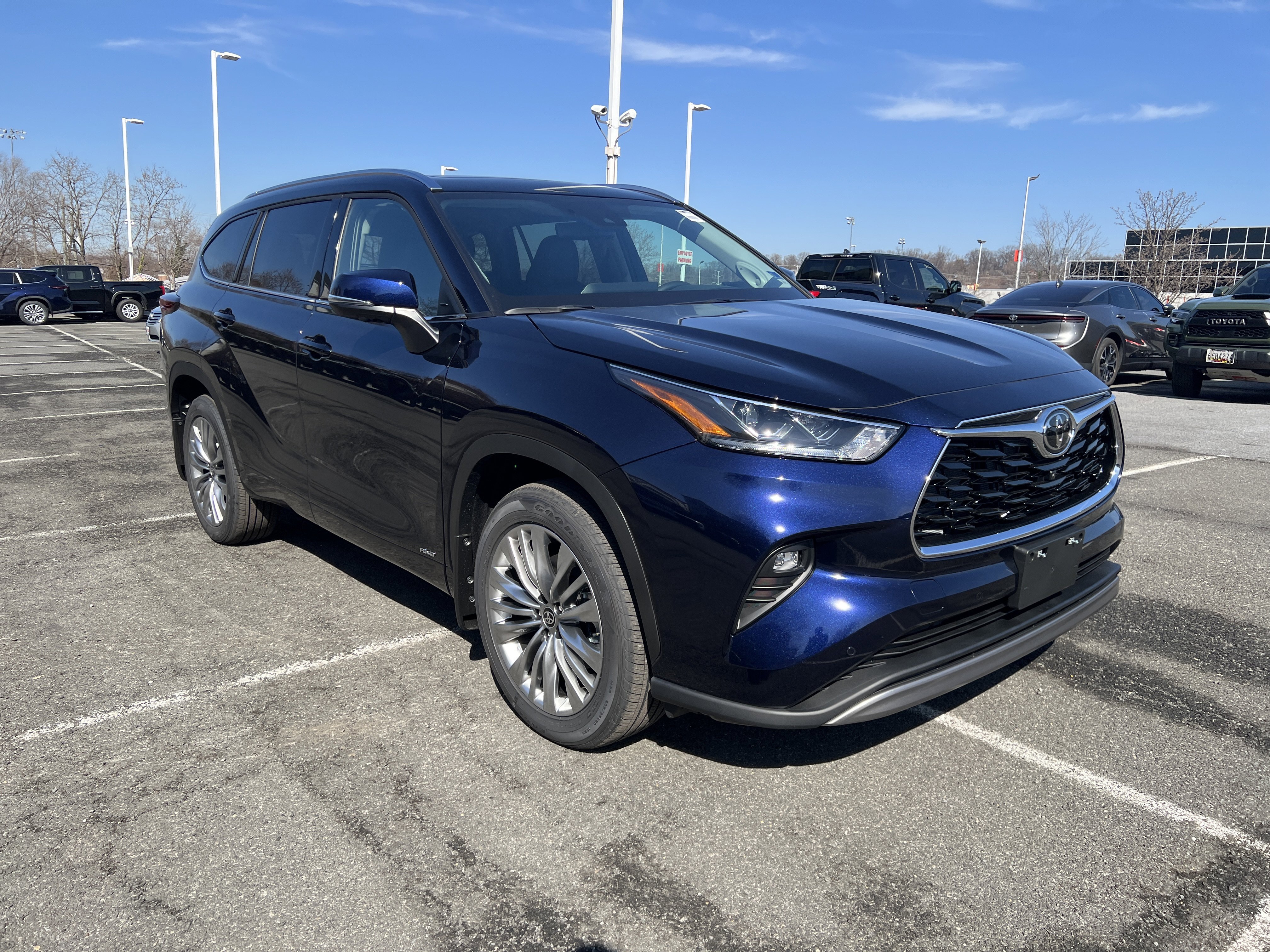 New 2026 Toyota Highlander Platinum image 3