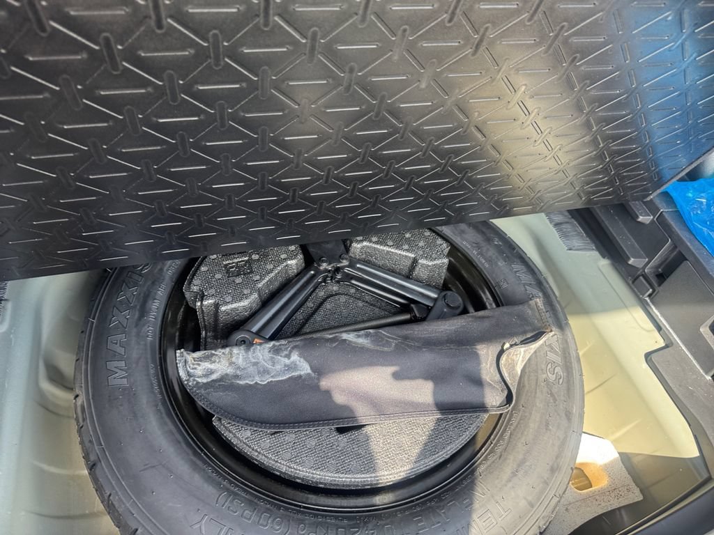 Used 2024 Toyota RAV4 XLE AWD/4WD image 25