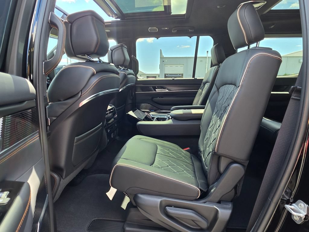 New 2026 Jeep Grand Wagoneer Summit AWD/4WD image 34