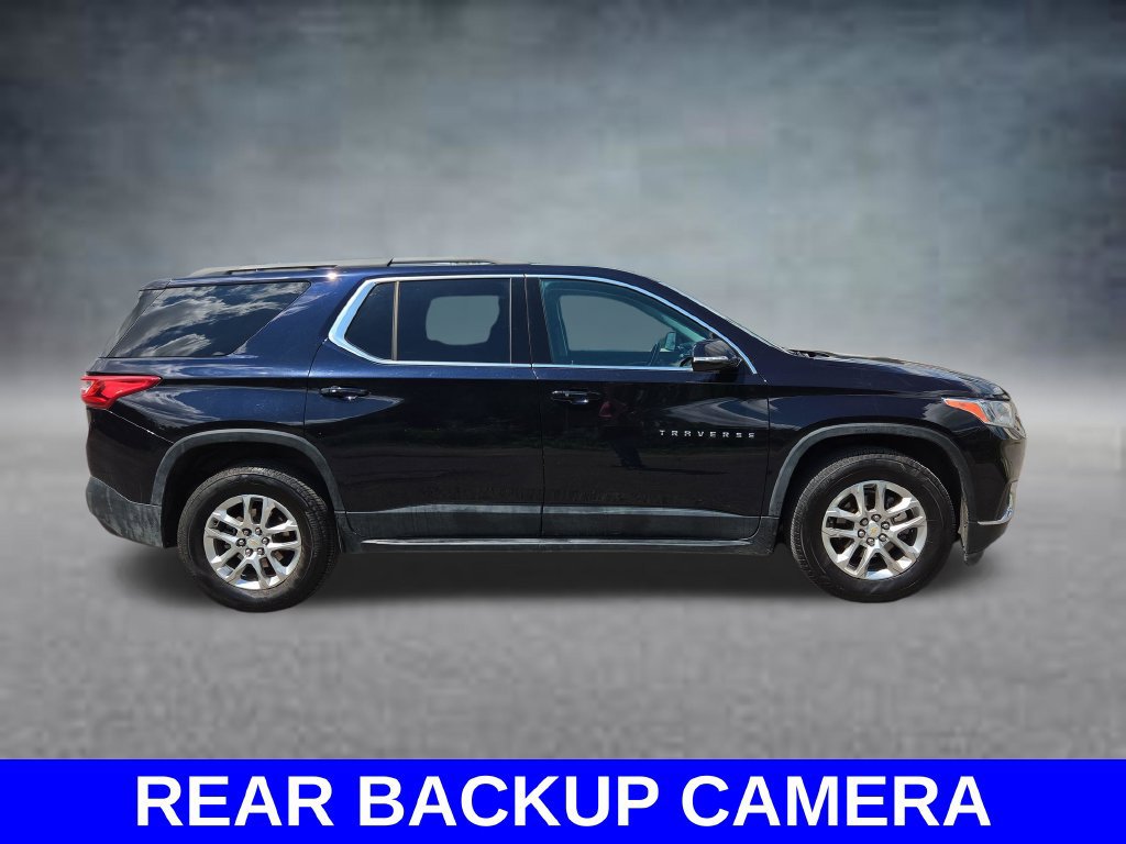 Used 2020 Chevrolet Traverse LT w/ Driver Confidence II Package AWD/4WD image 4