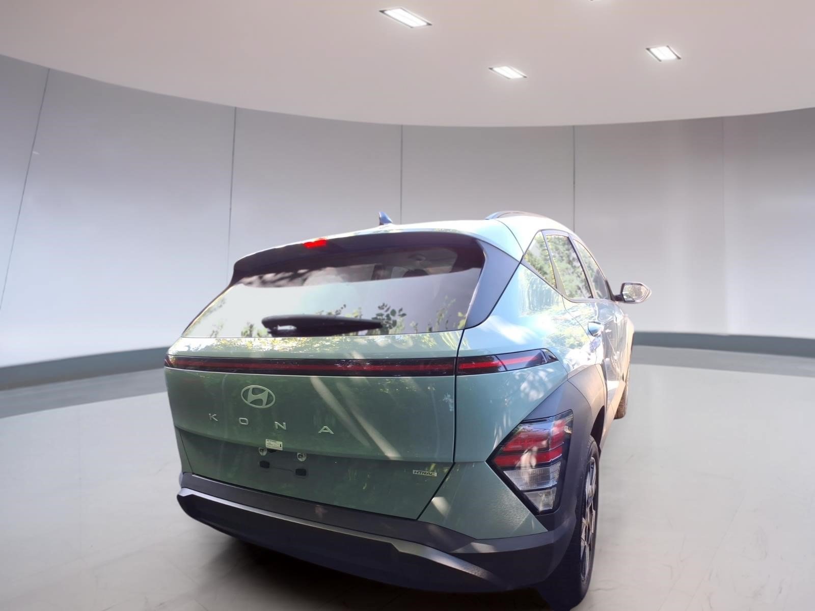 Used 2025 Hyundai Kona SEL AWD/4WD image 4