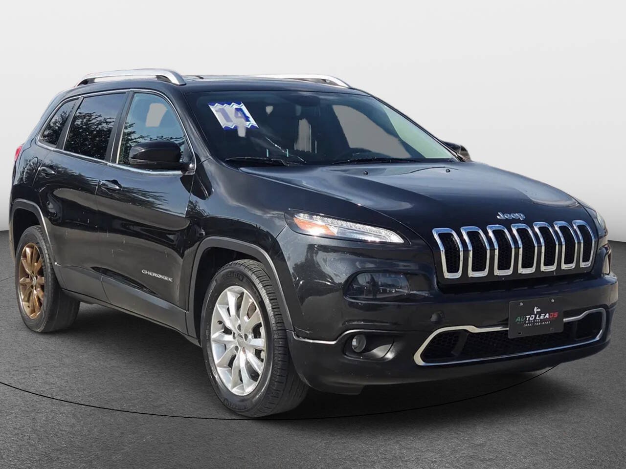 Used 2014 Jeep Cherokee Limited AWD/4WD image 2