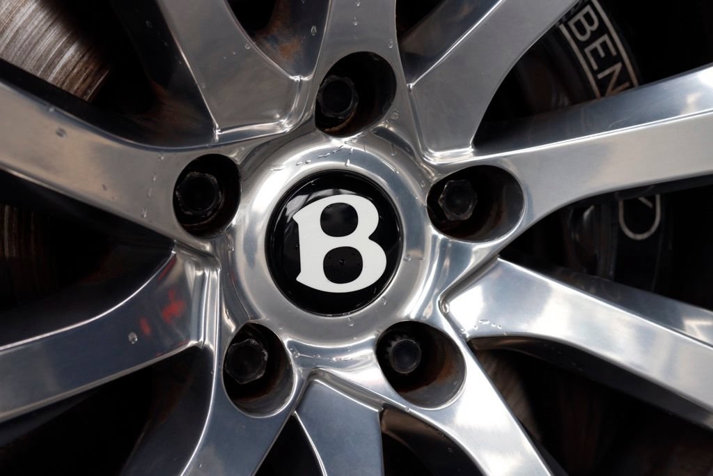 Used 2019 Bentley Bentayga AWD/4WD image 11