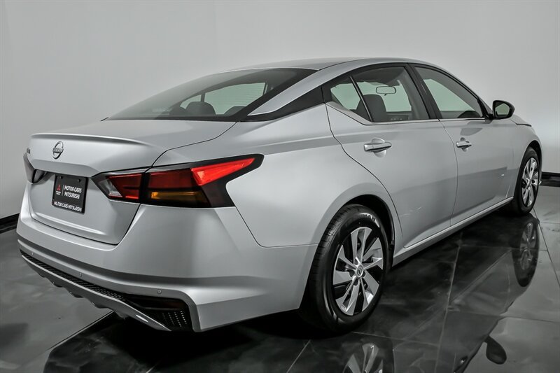 Used 2024 Nissan Altima 2.5 S FWD image 10