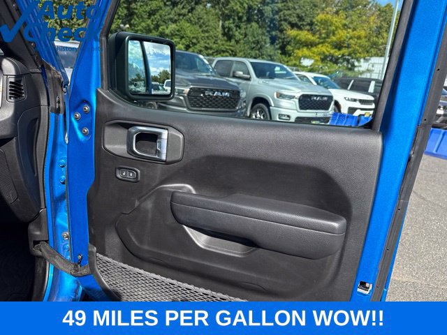 Used 2024 Jeep Wrangler Unlimited w/ Convenience Group AWD/4WD image 28