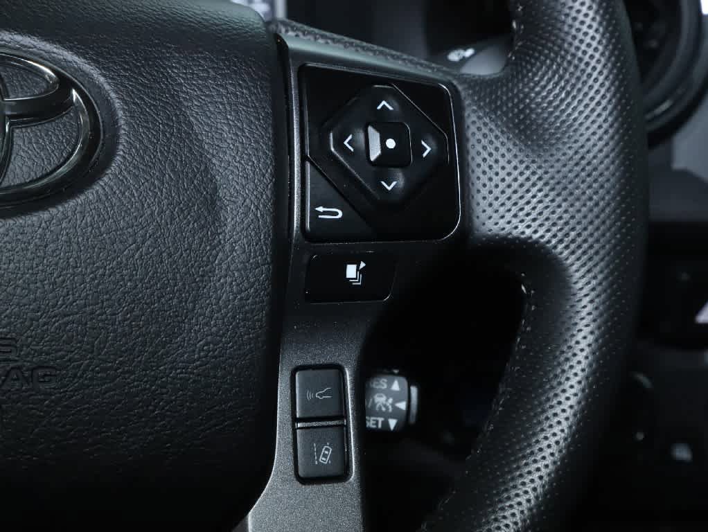 Certified 2022 Toyota Tacoma TRD Off-Road AWD/4WD image 22