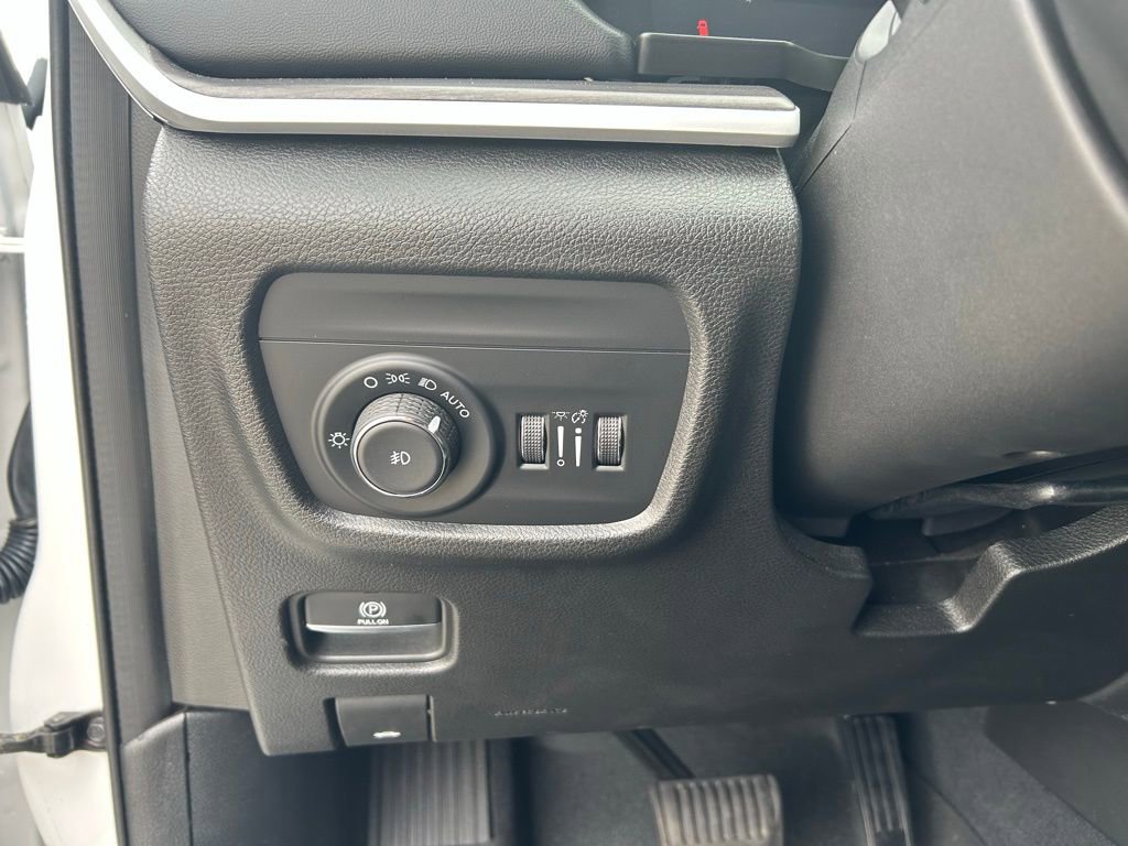 Used 2023 Jeep Grand Cherokee Limited image 17