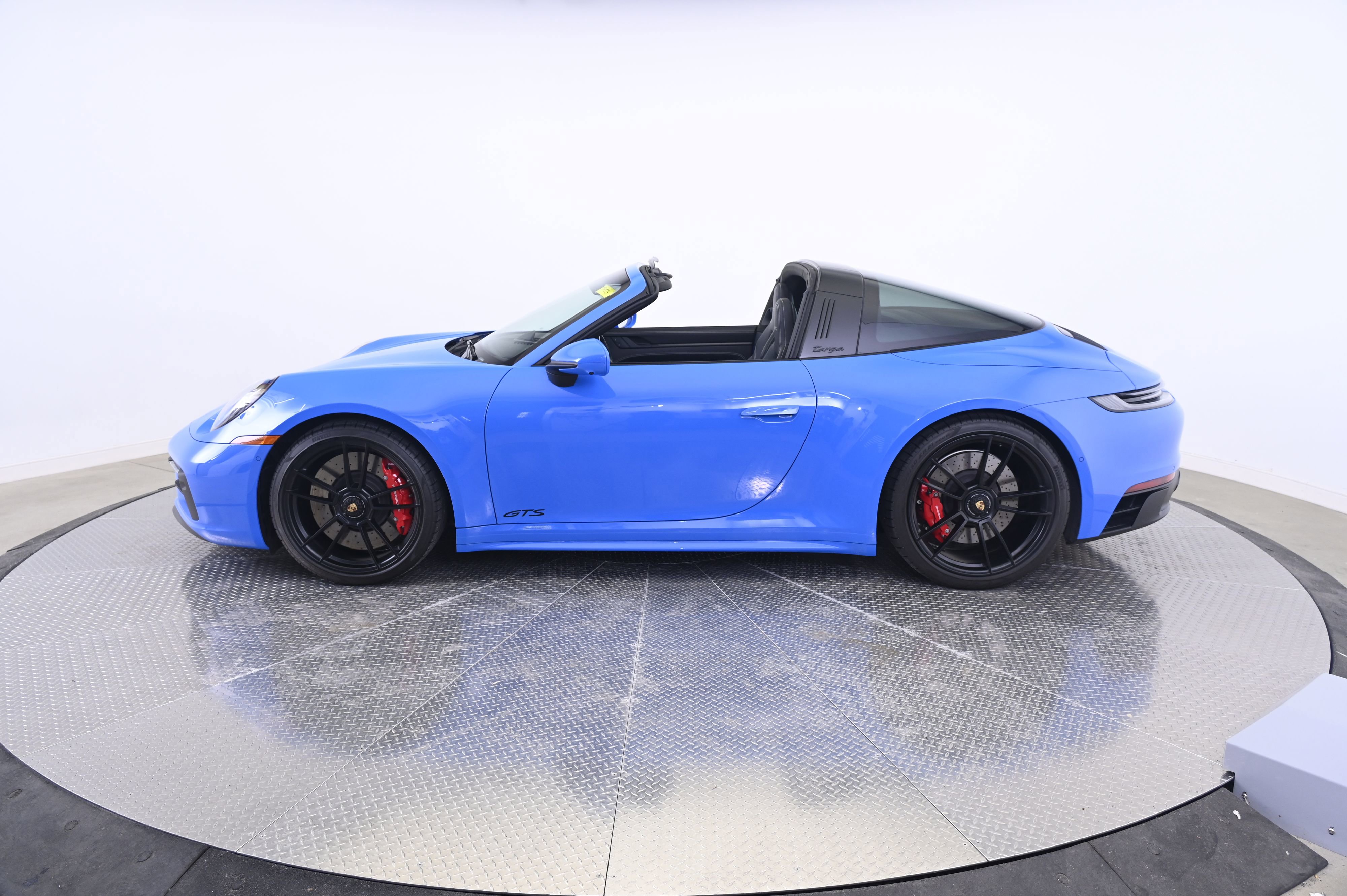 Certified 2022 Porsche 911 Targa 4S AWD/4WD image 2