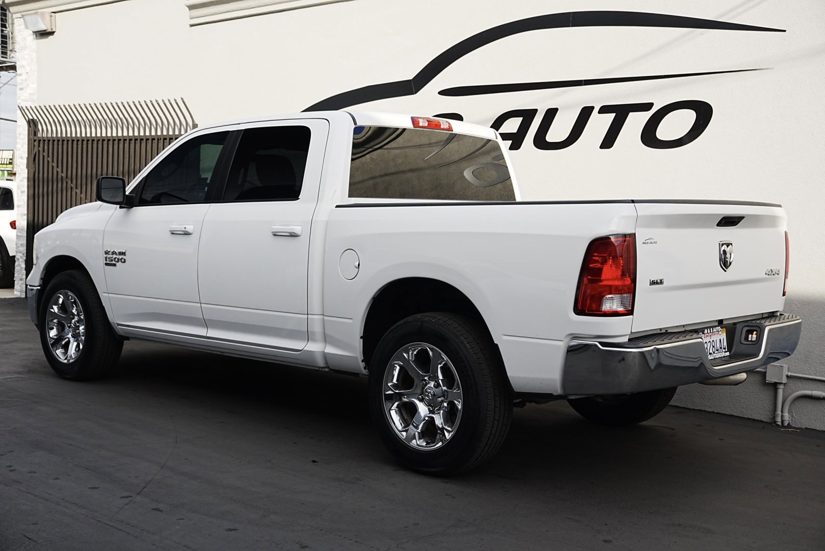 Used 2021 RAM 1500 Classic SLT image 6