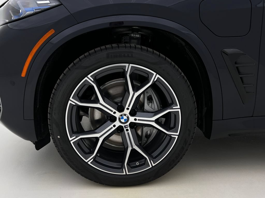 New 2026 BMW X5 xDrive50e w/ M Sport Package AWD/4WD image 15