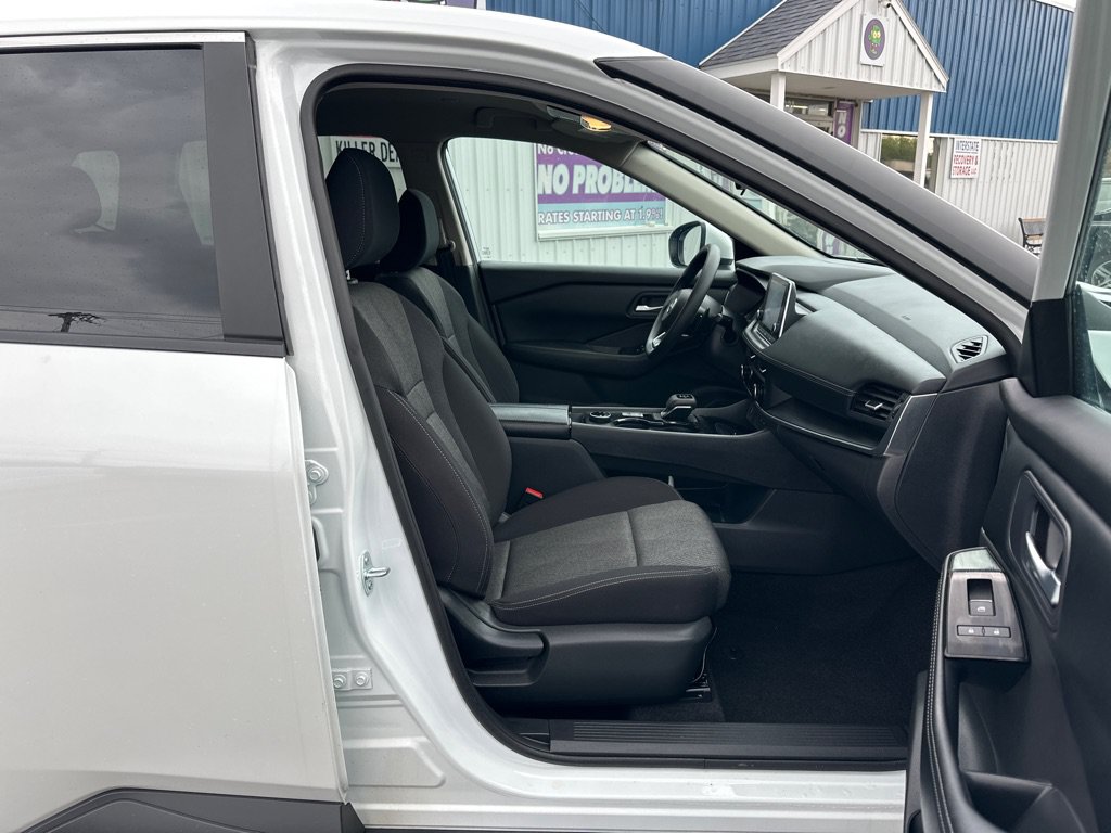 Used 2024 Nissan Rogue SV AWD/4WD image 24
