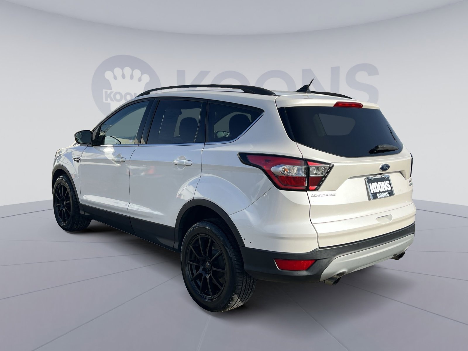 Certified 2018 Ford Escape SE w/ SE Sync 3 Package image 4