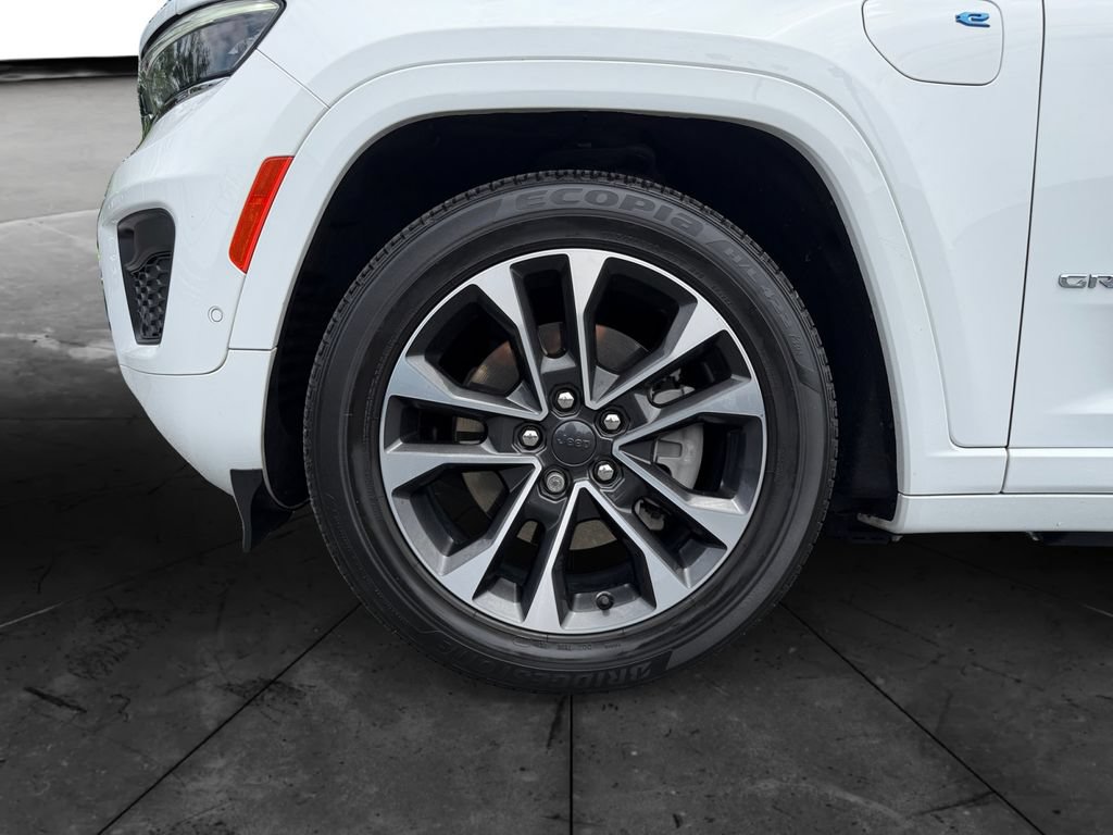 Used 2023 Jeep Grand Cherokee Overland AWD/4WD image 14
