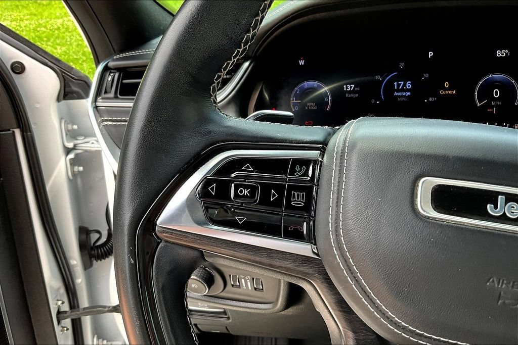 Used 2022 Jeep Grand Cherokee L Overland w/ Advanced Protech Group III AWD/4WD image 11