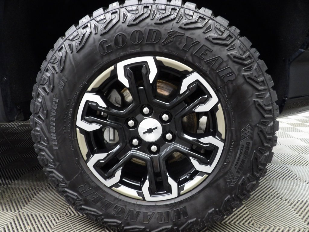 Used 2024 Chevrolet Silverado 1500 ZR2 w/ Technology Package image 9