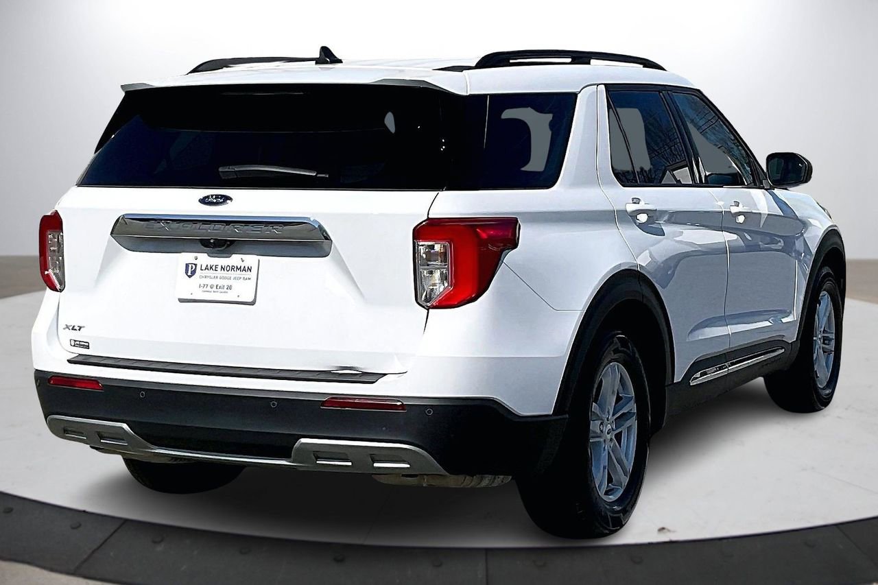 Used 2024 Ford Explorer XLT w/ Equipment Group 202A image 9