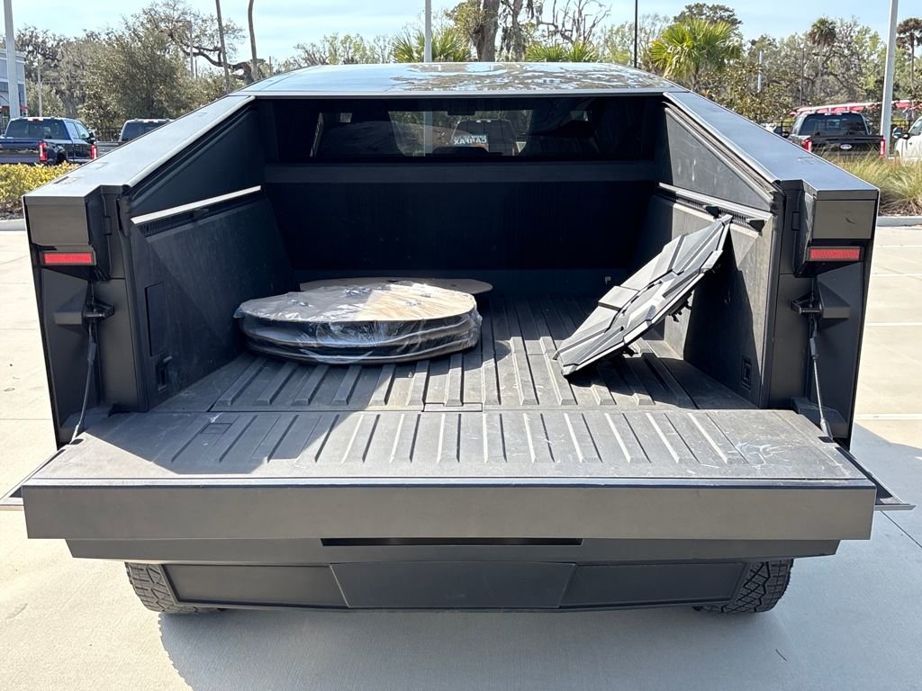 Used 2024 Tesla Cybertruck AWD Crew Cab image 30