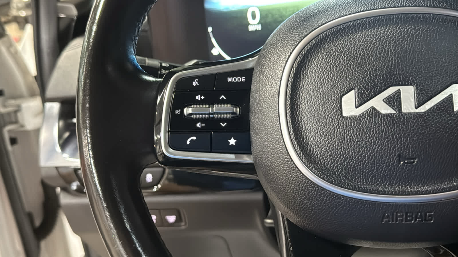 Used 2022 Kia Carnival SX Prestige FWD image 12