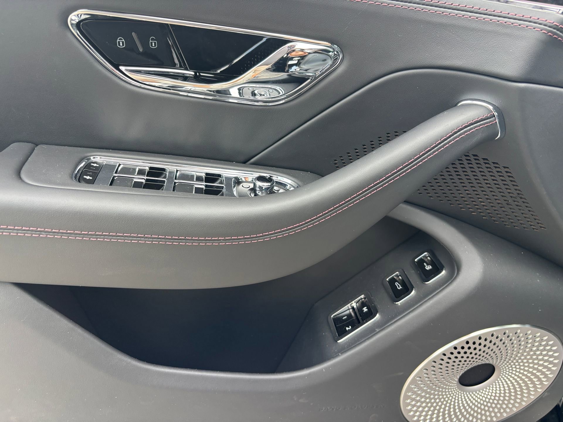 New 2025 Bentley Flying Spur Plug-In Hybrid image 41