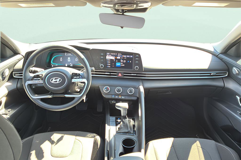 Certified 2025 Hyundai Elantra SE image 16
