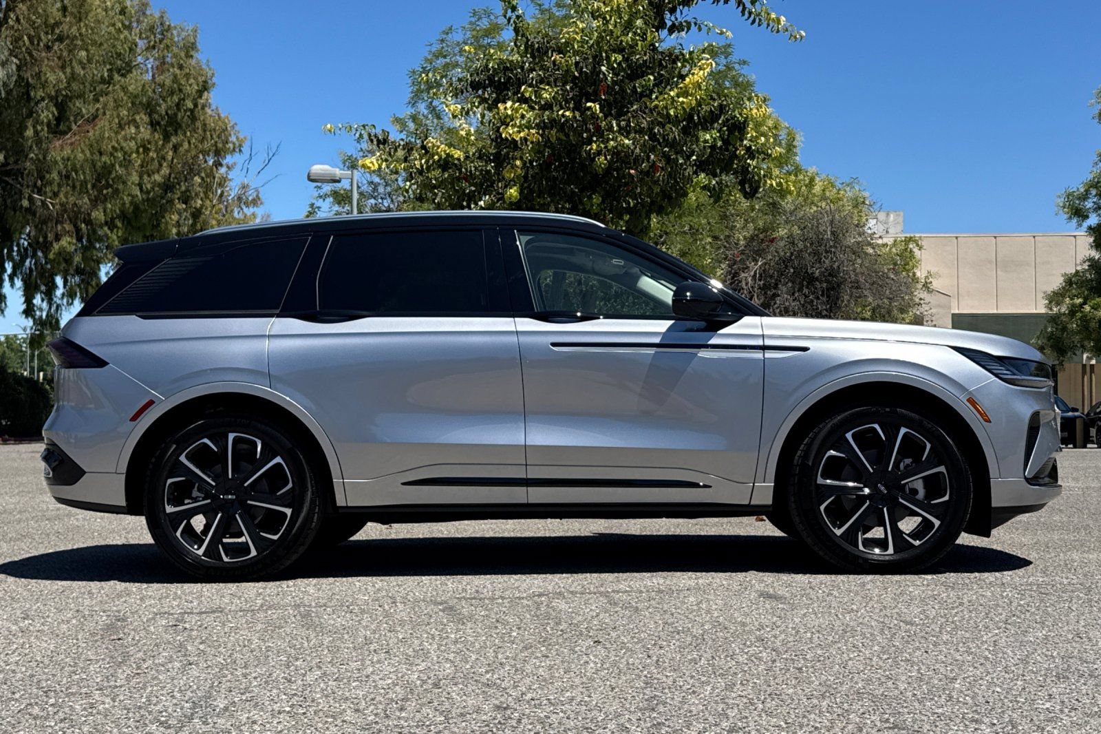 New 2026 Lincoln Nautilus Reserve AWD/4WD image 3