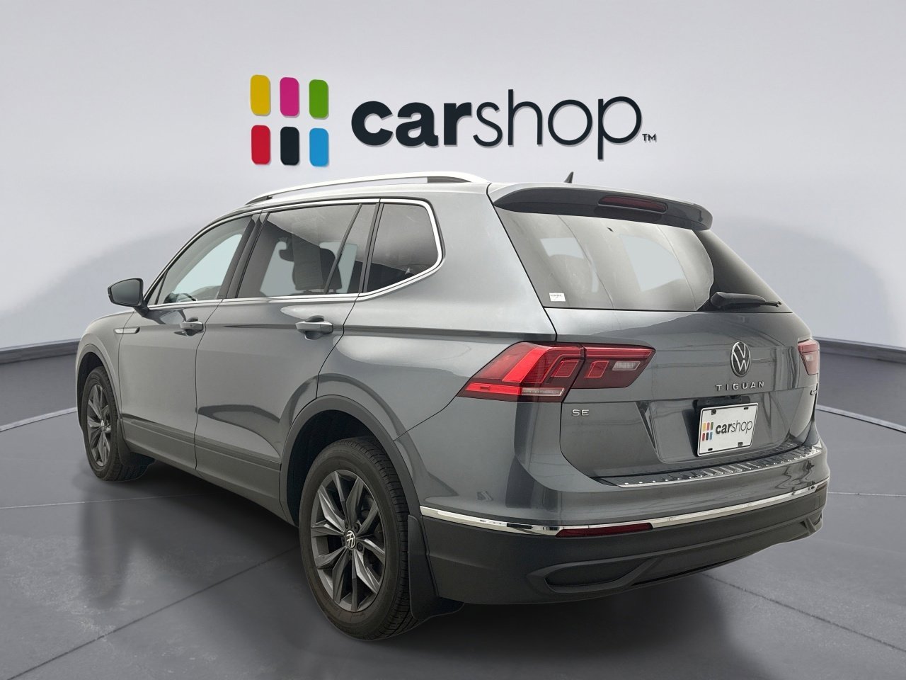 Used 2022 Volkswagen Tiguan SE image 2
