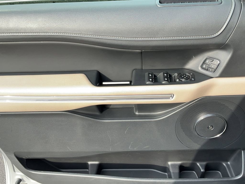 Used 2024 Ford Expedition Limited AWD/4WD image 14