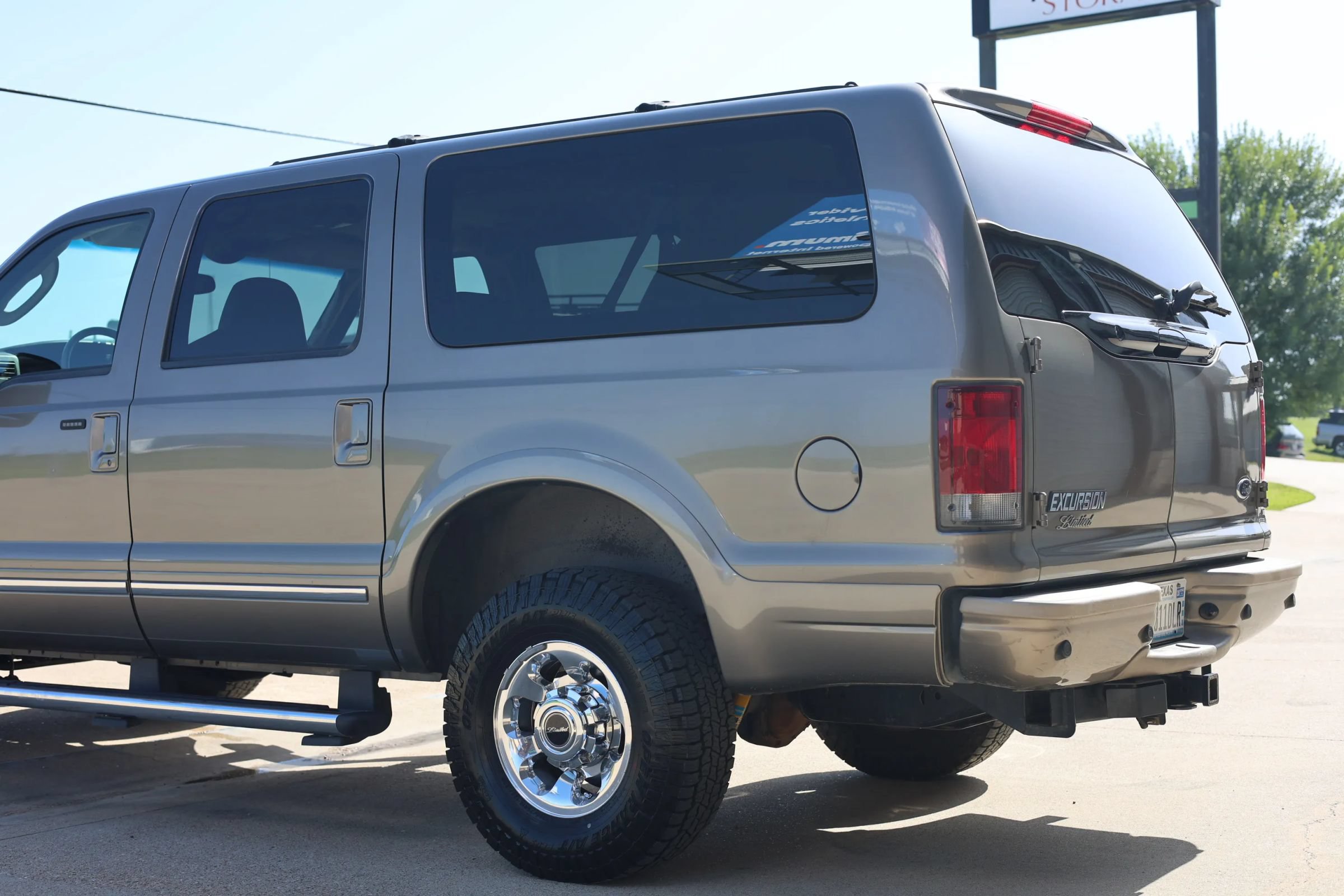 Used 2004 Ford Excursion Limited AWD/4WD image 5